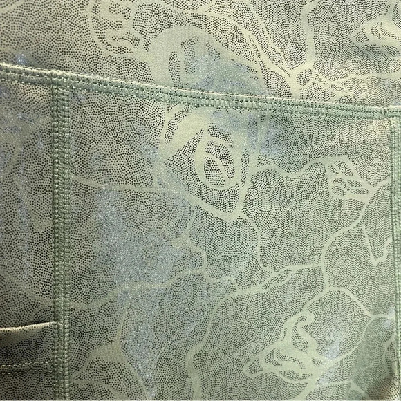 Zyia Olive Maze Light n Tight High Rise Pockets Leggings - Picture 7 of 7